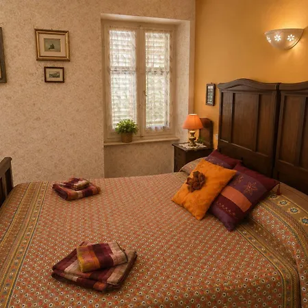 Apartman The White Alley House Close To The